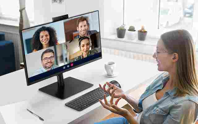 Samsung Webcam Monitor S4 con webcam e microfono per il lavoro ibrido